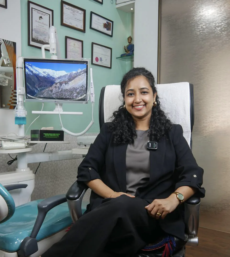 Dr. Aditi Jain, Periodontist and Oral Implantologist at Surekha Dental Clinic in Mulund West